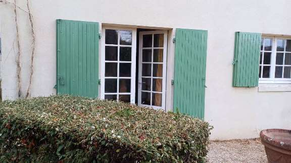 Porte-fenêtre d'accès au cabinet